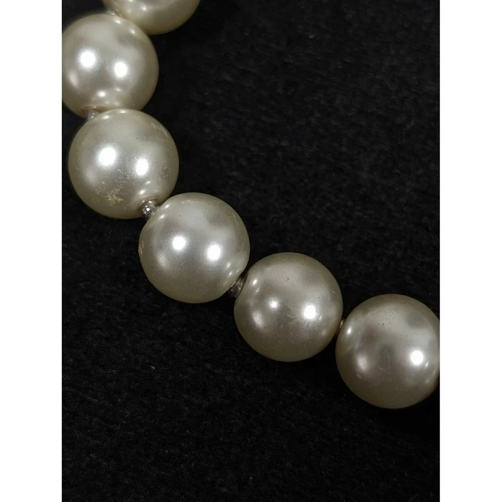 White Glass‎ Pearl Necklace 26